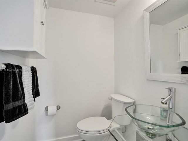 Home for sale at 2758 NE 8th Ave 2758 - photo 5463641
