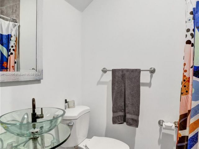 Home for sale at 2758 NE 8th Ave 2758 - photo 5463646