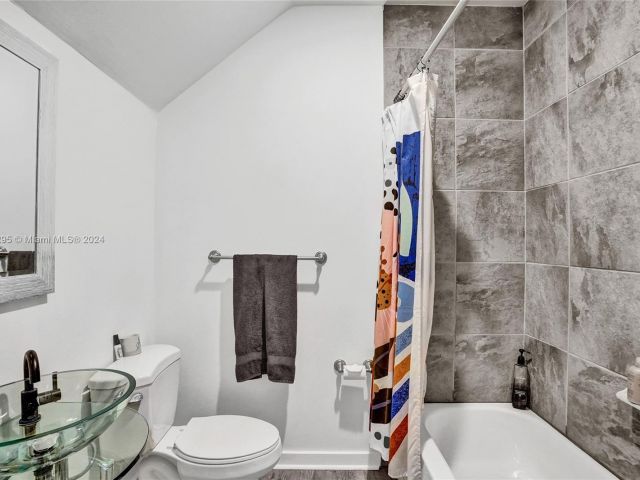 Home for sale at 2758 NE 8th Ave 2758 - photo 5463647