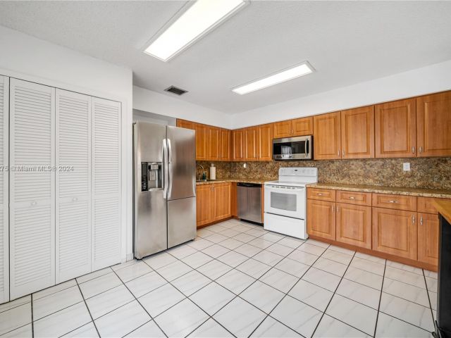 Home for sale at 8121 SW 89th Ave - photo 5461158