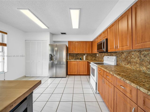 Home for sale at 8121 SW 89th Ave - photo 5461159