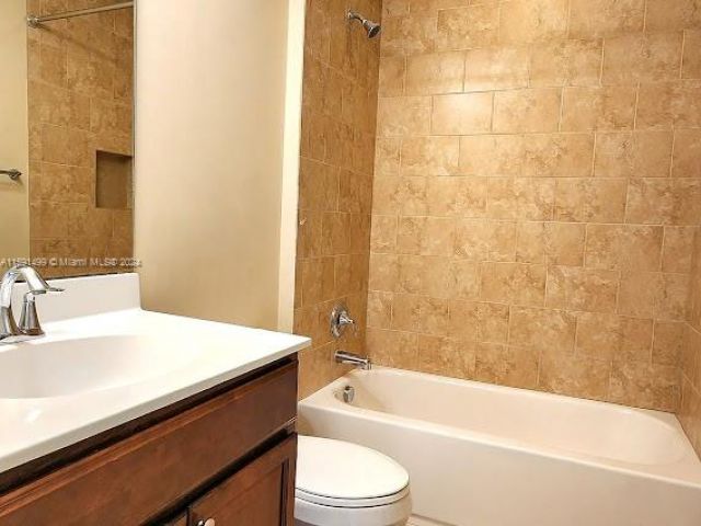 Home for rent at 8285 Cascada Isles Dr 8285 - photo 5461234