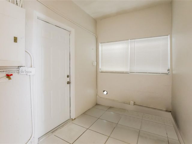 Home for rent at 900 NW 199th St 0 - photo 5461344