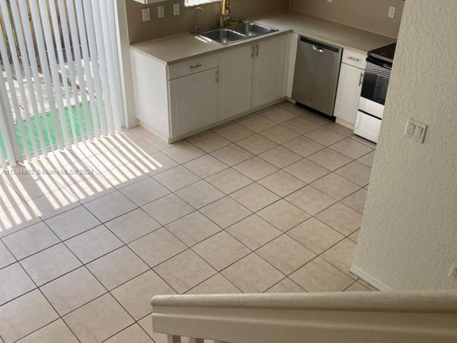 Home for sale at 8330 NW 107th Pl 6-21 - photo 5461388