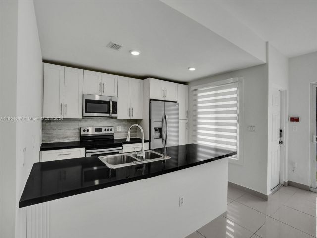 Home for rent at 13946 SW 259th Way 13946 - photo 5479609