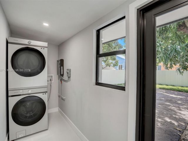 Home for sale at 4212 NW 3rd Ave - photo 5480191