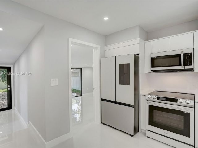 Home for sale at 4212 NW 3rd Ave - photo 5480200