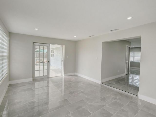 Home for rent at 520 SW 13th Pl - photo 5493982