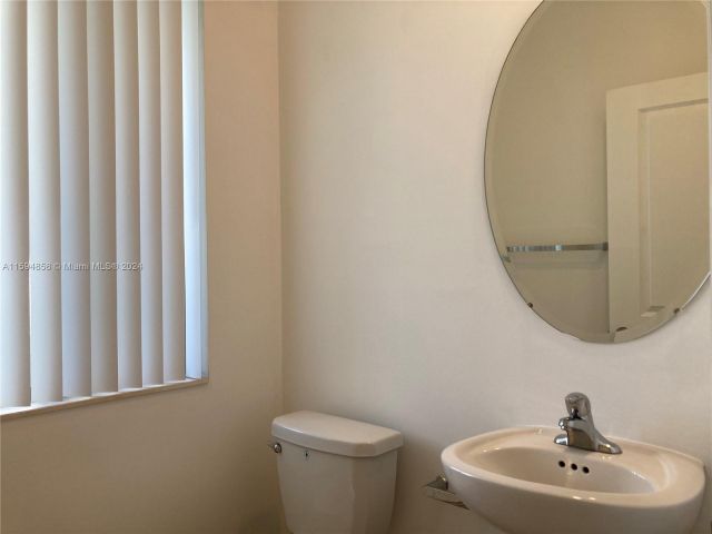 Home for rent at 390 NE 208th Ter 390 - photo 5462864