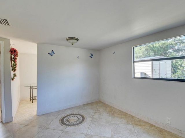 Home for sale at 118 NW 13th Ave - photo 5497614