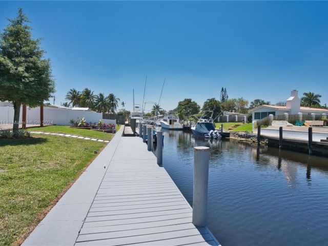 Home for sale at 1931 SW 22nd Ave - photo 5504480