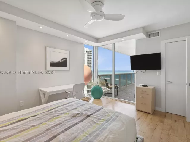 3-bedroom condo for rent in Hallandale Beach - 1800 S Ocean Dr 1401 - MondialRealty