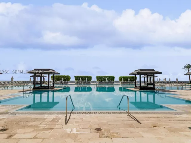 3-bedroom condo for rent in Hallandale Beach - 1800 S Ocean Dr 1401 - MondialRealty