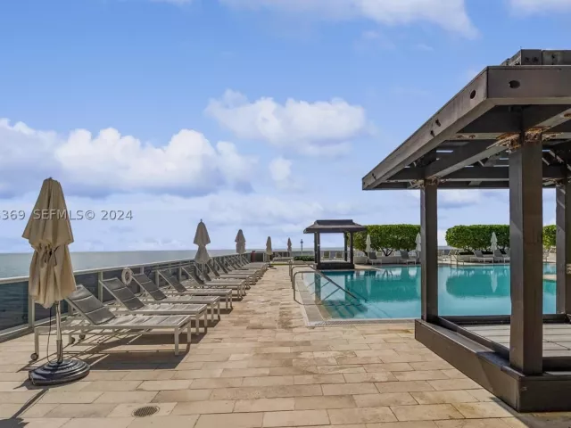 3-bedroom condo for rent in Hallandale Beach - 1800 S Ocean Dr 1401 - MondialRealty