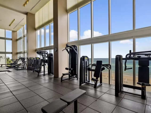 3-bedroom condo for rent in Hallandale Beach - 1800 S Ocean Dr 1401 - MondialRealty