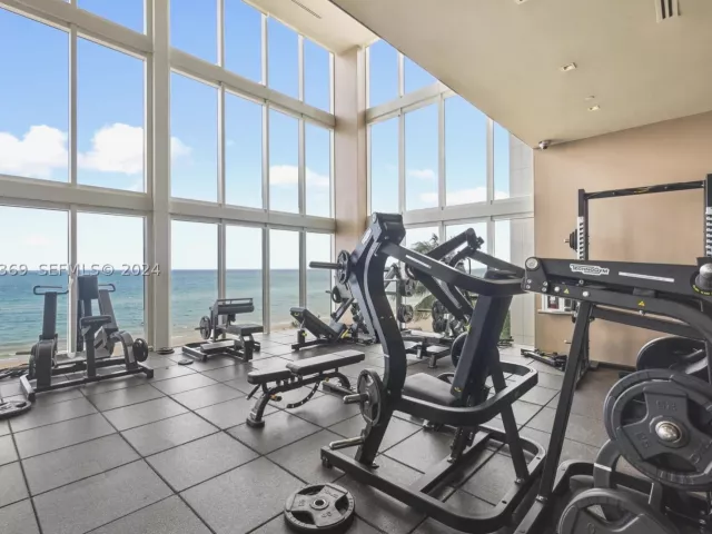 3-bedroom condo for rent in Hallandale Beach - 1800 S Ocean Dr 1401 - MondialRealty