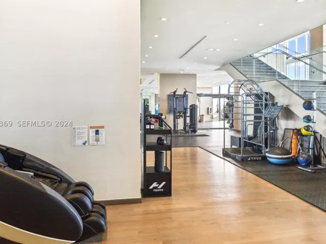 3-bedroom condo for rent in Hallandale Beach - 1800 S Ocean Dr 1401 - MondialRealty