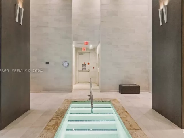 3-bedroom condo for rent in Hallandale Beach - 1800 S Ocean Dr 1401 - MondialRealty