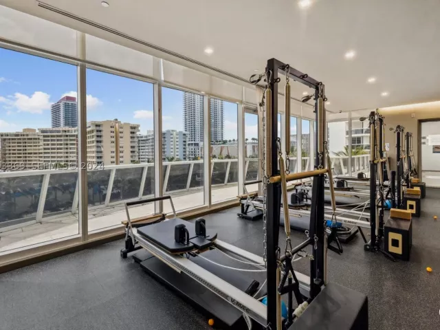3-bedroom condo for rent in Hallandale Beach - 1800 S Ocean Dr 1401 - MondialRealty