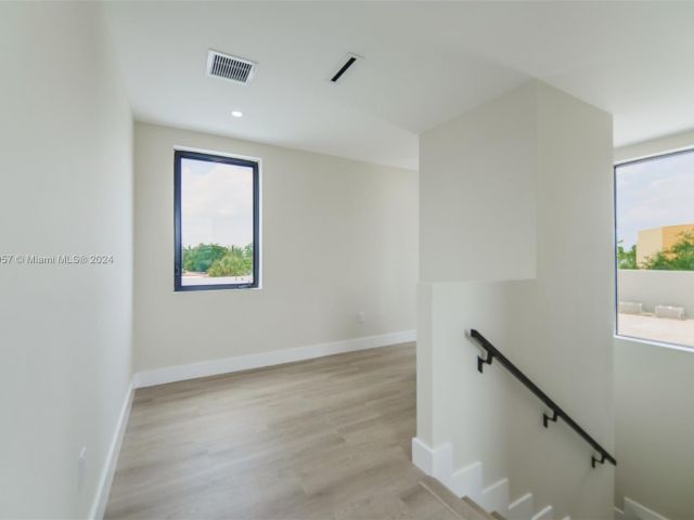 Home for rent at 1619 NE 11th St 1 - photo 5464541