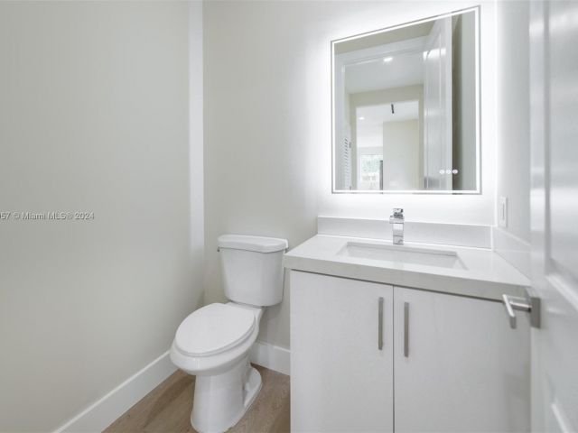 Home for rent at 1619 NE 11th St 1 - photo 5464553