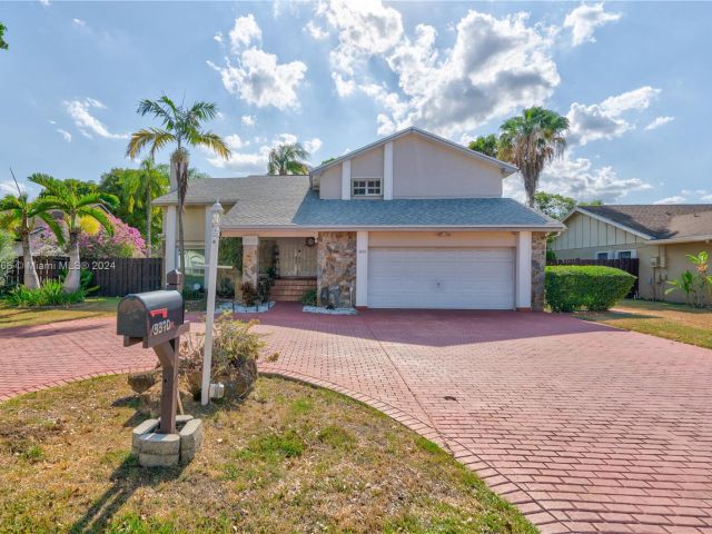 Home for sale at 5510 SW 147th Ct - photo 5464853