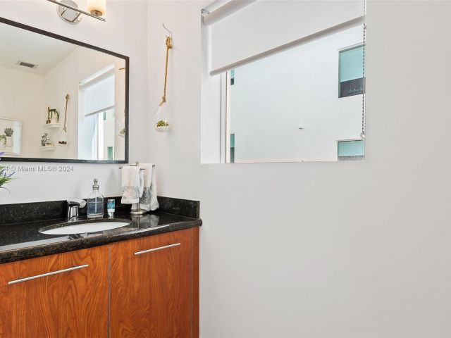 Home for rent at 777 NE 4th Ave 777 - photo 5465905