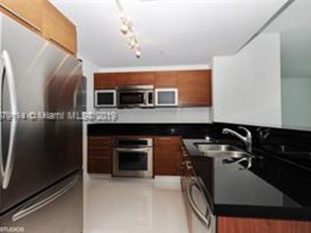 Apartment for rent  Unit # - photo 5468049