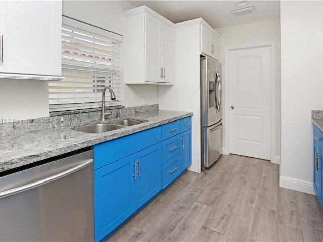 Home for sale at 1535 Hollywood Blvd - photo 5468483