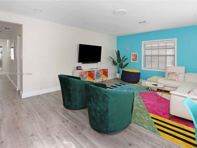 Home for sale at 1535 Hollywood Blvd - photo 5468489