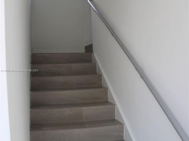 Home for rent at 2944 SW 27th Ter 2944 - photo 5465321