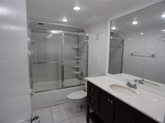 Apartment for rent  Unit #523 - photo 5466663