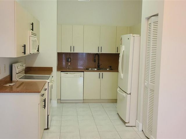 Home for rent at 611 NW 207th Ave 1 - photo 5465187