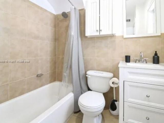 Home for rent at 411 NE 25th St - photo 5468564