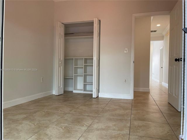 Home for rent at 2513 NE 41st Ter 2513 - photo 5466855