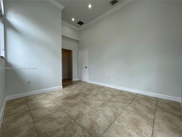 Home for rent at 2513 NE 41st Ter 2513 - photo 5466861