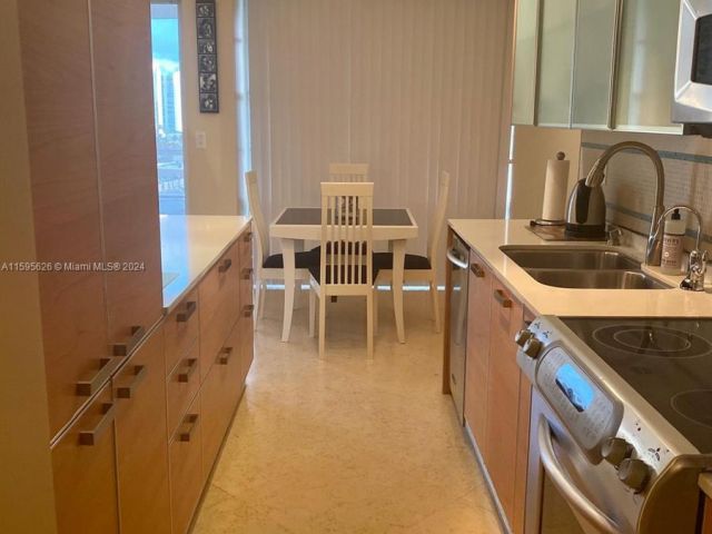 Apartment for rent  Unit #1602 - photo 5468615