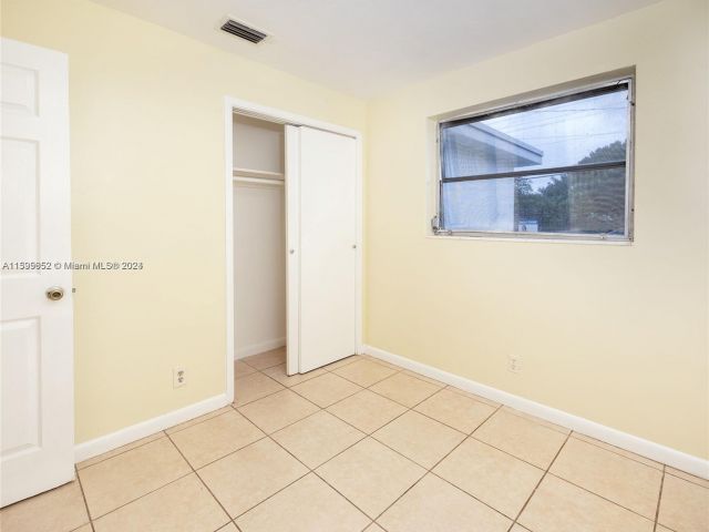 Home for rent at 1520 NW 3rd Ave 0 - photo 5467088