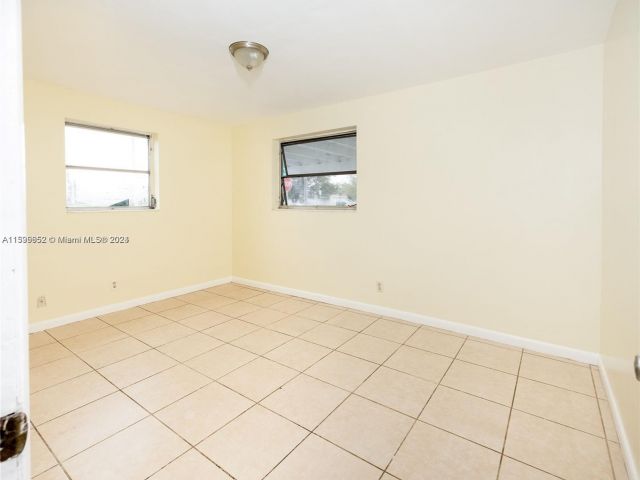 Home for rent at 1520 NW 3rd Ave 0 - photo 5467089