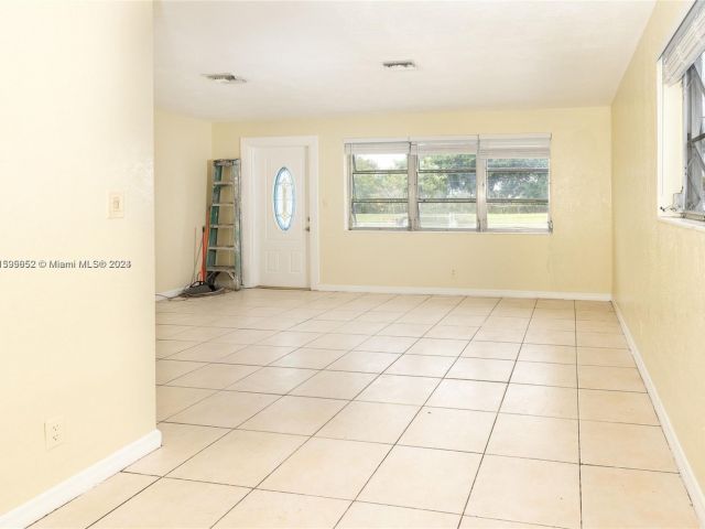 Home for rent at 1520 NW 3rd Ave 0 - photo 5467092