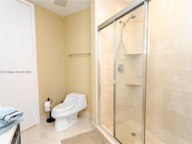 Apartment for rent  Unit #503 - photo 5468319