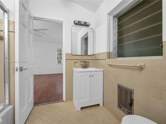 Home for rent at 1000 89th St - photo 5469599