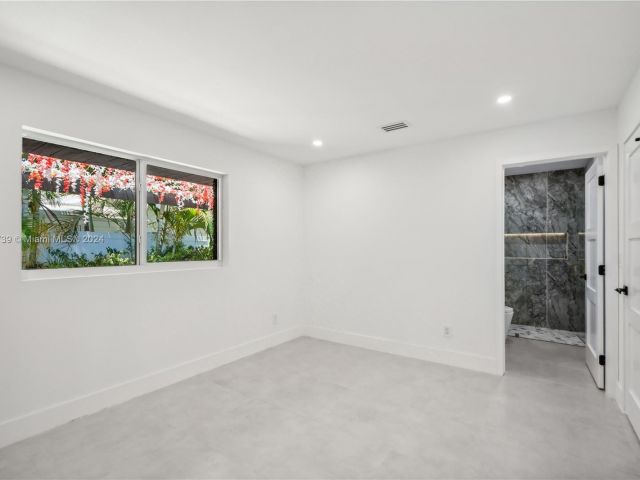 Home for sale at 1406 NE 18th Ave - photo 5479524