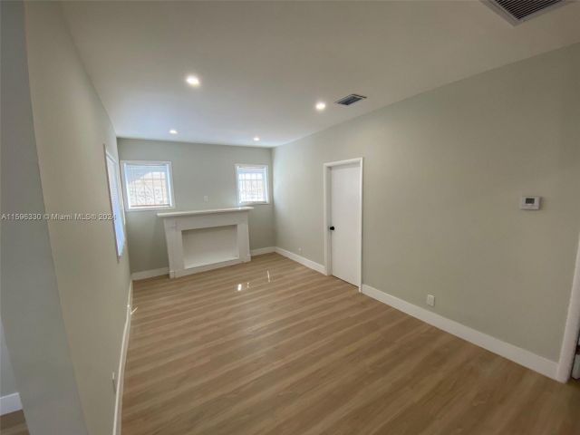 Home for rent at 3305 Pinewood Ave - photo 5472072