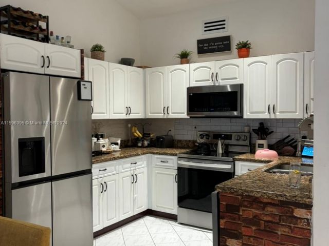 Home for rent at 1311 SW 85th Ave 1311 - photo 5470997