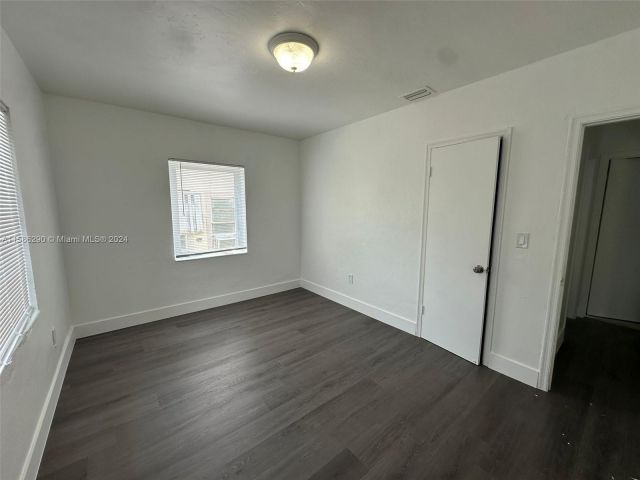 Home for rent at 10846 NE 4th Ave - photo 5471186