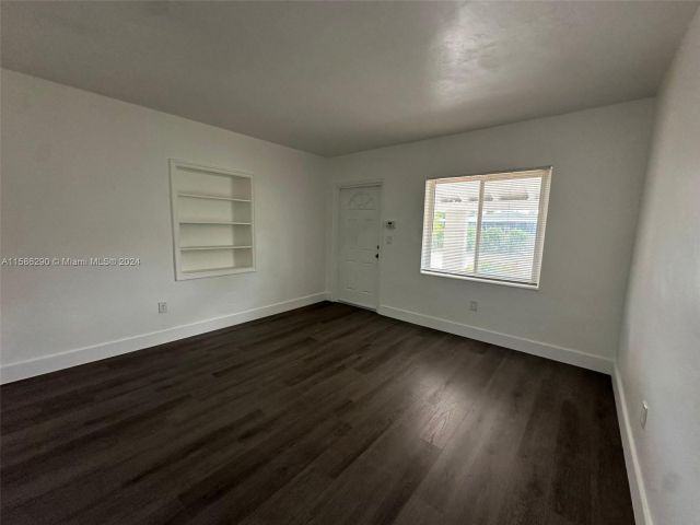 Home for rent at 10846 NE 4th Ave - photo 5471188