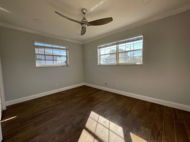 Home for rent at 271 SW 5th Street - photo 5495880