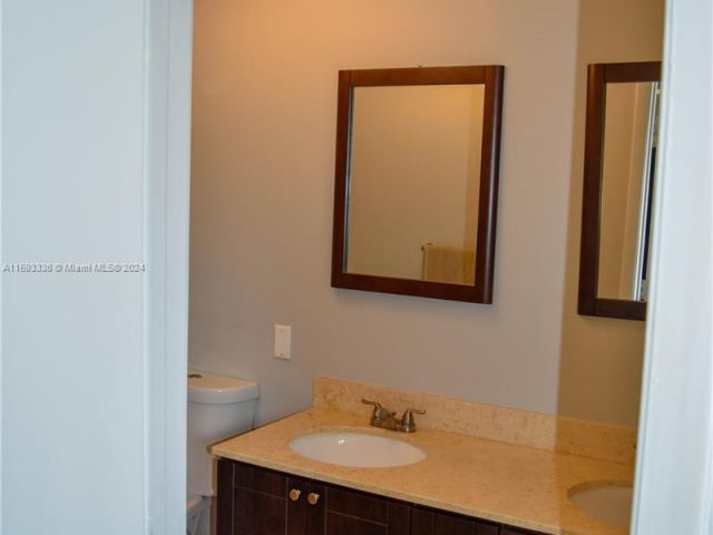 Home for rent at 1001 NE 166th St 0 - photo 5484603