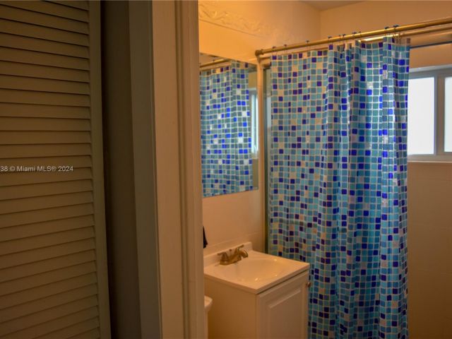 Home for rent at 1001 NE 166th St 0 - photo 5484611